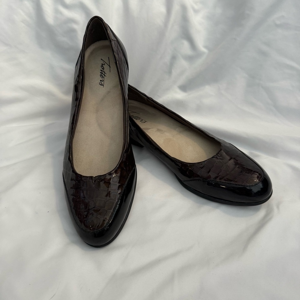 NWOT Trotters Arnello Croc Embossed Patent Leather Flats 9N